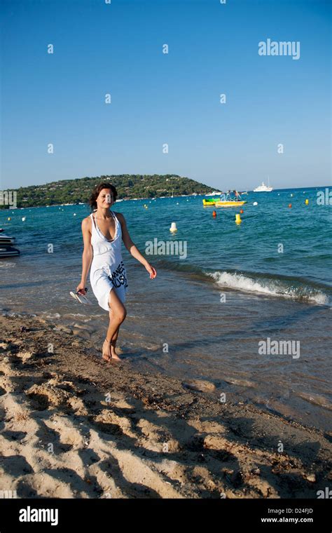 st tropez beach girls.